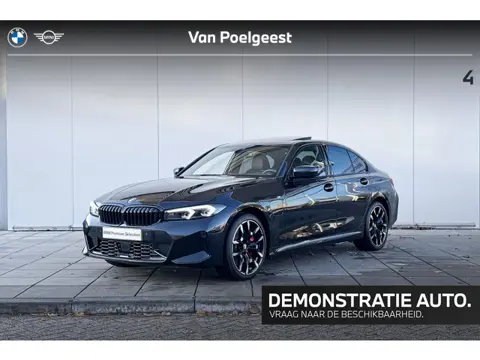 BMW 3 Serie Sedan 330e M-Sport Glazen Schuifdak / 19 inch / Active Cruise Controle