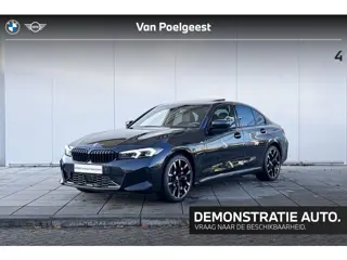 BMW 3 Serie Sedan 330e M-Sport Glazen Schuifdak / 19 inch / Active Cruise Controle
