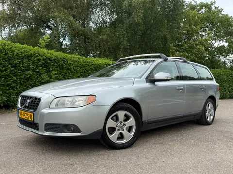 Volvo V70 2.0 Kinetic | Navi | Leder | Clima | 16" Velgen | Trekhaak | PDC | Cruise |