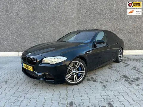 BMW 5-serie M5 680pk | AKRAPOVIC UITLAAT | BOMVOL OPTIES | A.CAMERA | LEDER | NAVI | BLUETOOTH | APK