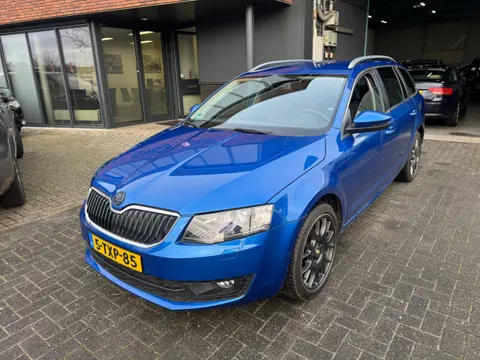 Skoda Octavia Combi 1.4 TSI AUTOMAAT XENON TREKHAAK KEYLESS ORIG NL NAP