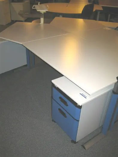 *Bureau B220xD80/90cm. 7x vr