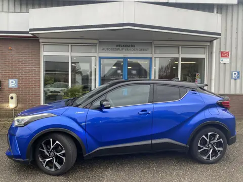 Toyota C-HR 1.8 Hybrid Style Bi-Tone BSM Apple CarPlay/Android Auto JBL