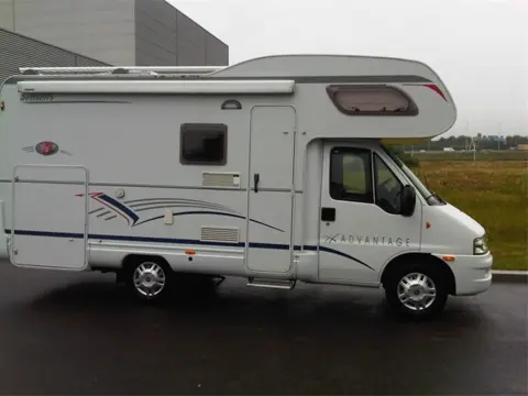 Dethleffs A5880 Advantage XLGarage en stapelbed Airco