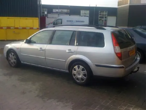 Ford Mondeo Ghia station 2001
