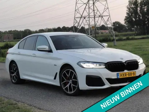 BMW 5-serie 530e Business M-PAKKET Full LED I NAVIG I CAMERA I LEER
