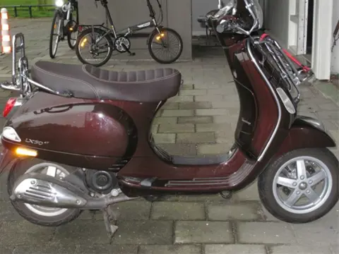 Vespa LX TOURING 2011 4T sn25