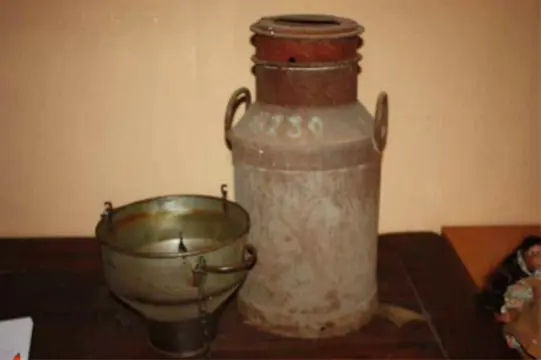 Mooie melkbus met trechter