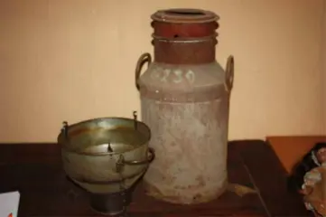 Mooie melkbus met trechter