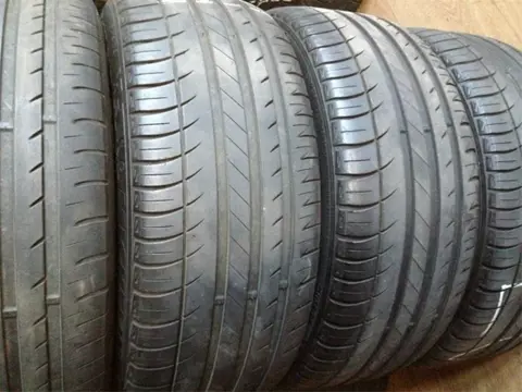 Set Michelin sportzomerbanden op 5spaaks aluminium velgen