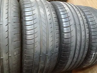 Set Michelin sportzomerbanden op 5spaaks aluminium velgen