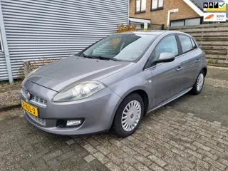 Fiat Bravo 1.4 T-Jet Dynamic NAV.+ Clima Bj:2010 NAP!