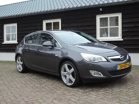 OPEL ASTRA 1.4 TURBO COSMO