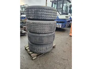 Bridgestone 385/65 R 22.5 ON RIM FOR DRUM BRAKES.