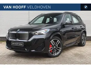 BMW iX1 eDrive20 M Sport / Trekhaak / Sportstoelen / Achteruitrijcamera / M Adaptief onderstel / Ada