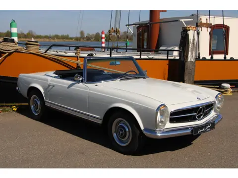 Mercedes-Benz 230 SL
