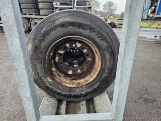 FIRESTONE / LEAD / NEXT TREAD/ TRAILER TIRE. (bj 2000)