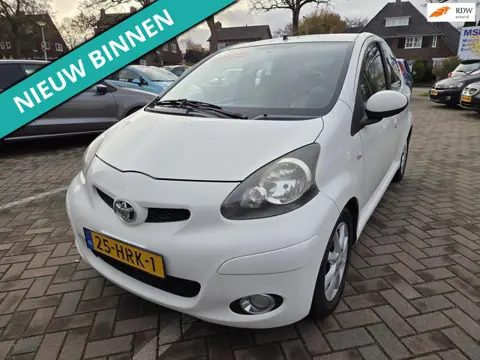 Toyota Aygo 1.0-12V Comfort NETTE AUTO RIJDT EN SCHAKELT GOED