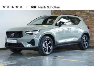 Volvo XC40 B4 Plus Dark | Trekhaak Semi-elektrisch | Adaptieve Cruise Control | Pilot Assist | Verwa