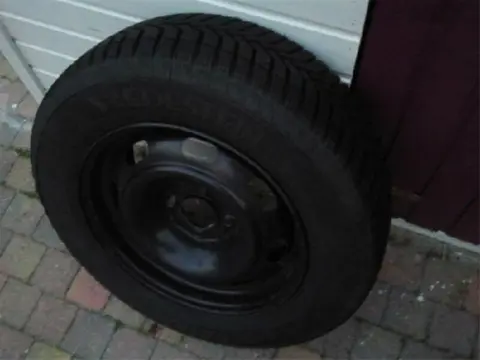 Winterhanden vredestein snowtrac 3 op velg