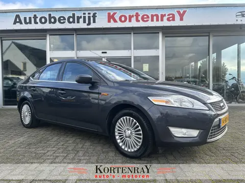 Ford Mondeo 2.0-16V titanium ecc airco/pdc/cruise control/trekhaak/nieuwstaat