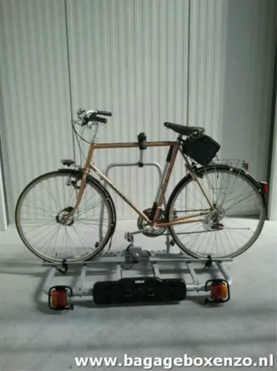 TE HUUR : NIEUWE Thule Fietsendragers voor 1-2 of 3 fietsen