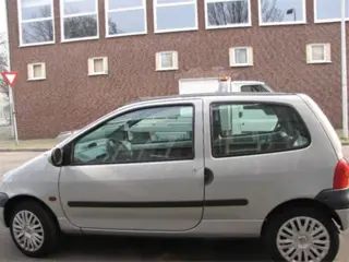 Plaatwerk Renault Twingo Sloopauto inkoop Den haag