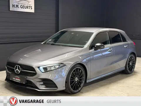 Mercedes-Benz A-Klasse 200 AMG Line Navi Camera Night Pack 19Inch Led 60.000dkm! Nieuwe Staat!