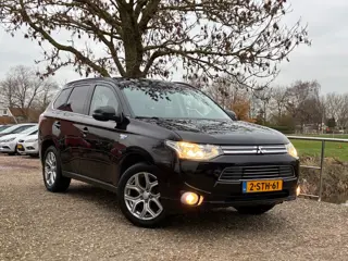 Mitsubishi Outlander 2.0 PHEV Instyle | Schuif/kantel dak + Leder + Cruise + Clima nu € 12.975,-!!!