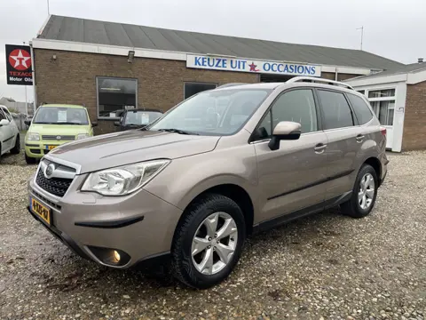 Subaru Forester 2.0 Luxury Automaat, trekhaak, Dealer onderhouden 4x nieuwe Vredestein Quatrac bande