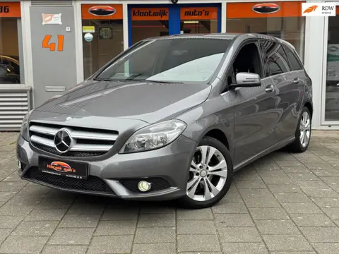 Mercedes-Benz B-klasse 180 Ambition Navigatie LM Leder/Stof Dealer Onderhouden