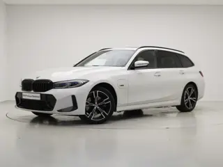 BMW 3 Serie Touring 330e xDrive | M-Sport | Panorama | Elek. Stoelverst. | HiFi Adapt. Led | Camera 