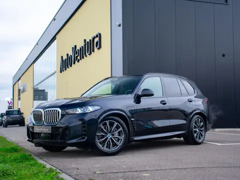 BMW X5 xDrive50e | Trekhaak | M Sport | Achteras besturing | Schuif-/kantel Pano | Softclose | Adapt