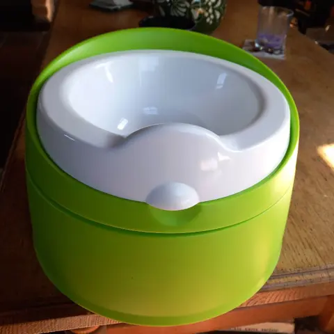 plaspotje, - heel gemakkelijk en handzaam,