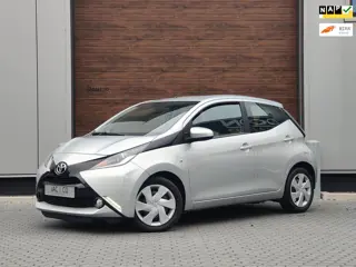 Toyota Aygo 1.0 VVT-i X-PLAY / NAVI / CAMERA / AUTOMAAT