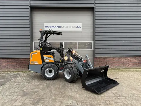 Giant G2300 X-TRA HD minishovel nieuw (met kogeltrekhaak PRO-inching)