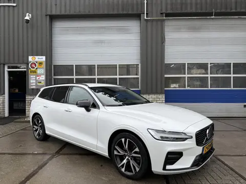 Volvo V60 2.0 B4 Automaat Plus Dark (bj 2024)