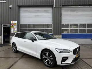 Volvo V60 2.0 B4 Automaat Plus Dark (bj 2024)