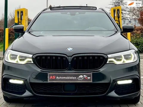 BMW 5-serie Touring 530d xDrive M-Pakket 2019 RIJK UITGERUST