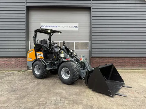 Giant G2700 X-TRA HD + shovel NIEUW (LED verlichting, kogeltrekhaak, pro inching)