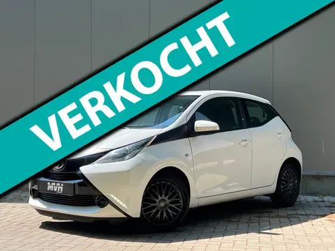 Toyota Aygo 1.0 VVT- i - X-Play - 2017 - Airco - Bluetooth - Navi - Cruise Control - LED - Camera - 