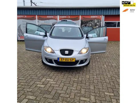 Seat Altea XL 1.8 TFSI Stylance. APK Nieuw. Nette en goed onderhouden gezinauto.