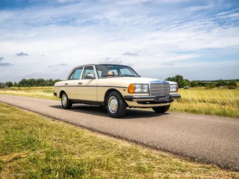 Mercedes-Benz 200-280 (W123) 200