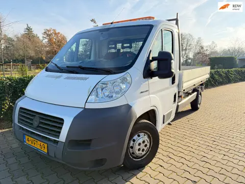 Fiat Ducato 33 2.2 MultiJet MLH1 , 3 - Pers. , Zwaailichtbalk , Laadbak 350 x 210 , Trekhaak.