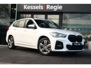 BMW X1 xDrive25e M-sport Trekhaak Ambient LED DAB Sensoren Stoelverwarming