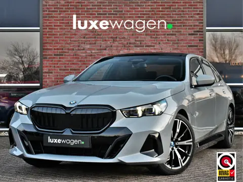 BMW 5 Serie 530e M-Sport Pano ACC 360 H/K Stoel-vent Brooklyngrau