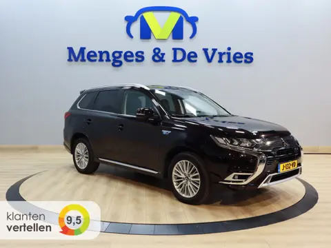 Mitsubishi Outlander 2.4 PHEV Intense+ Airco ECC | Panorama | 360 Camera | Apple Carplay | Cruise Co
