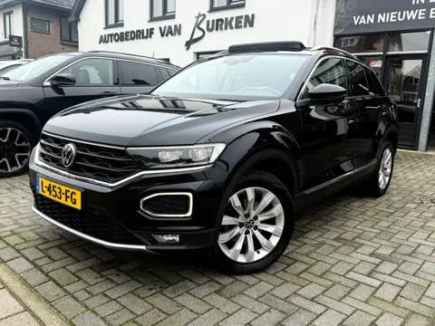Volkswagen T-Roc 1.5 TSI Sport,Panoramadak,Trekhaak,Apple Carplay/Android,L.M.Velgen