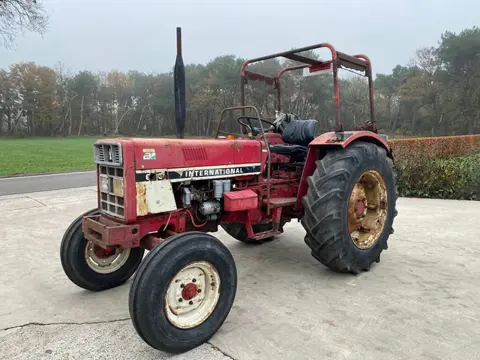 International 633 kenteken kruip tractor