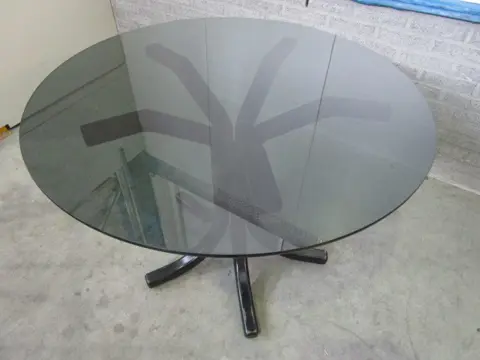 1x Ronde glazen tafel Ø100cm.